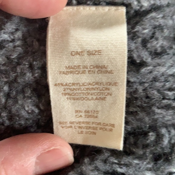 Free People wool blend cable knit soft flecked grey winter scarf w/ tassel ends - Picture 4 of 5